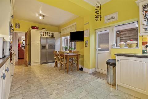 4 bedroom detached house for sale, Parkfield Road, Worthing