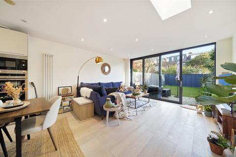 4 bedroom flat for sale, Sumatra Road, West Hampstead, London, NW6
