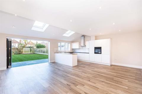 4 bedroom detached house for sale, Queen Mary Avenue, Bournemouth BH9
