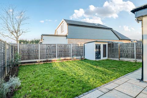 5 bedroom detached house for sale, Scotland Bridge Road, Addlestone KT15