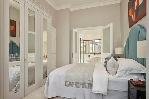 undefined, Richmond Square, Kew Foot Road, Richmond, Surrey, TW9
