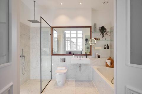 undefined, Richmond Square, Kew Foot Road, Richmond, Surrey, TW9