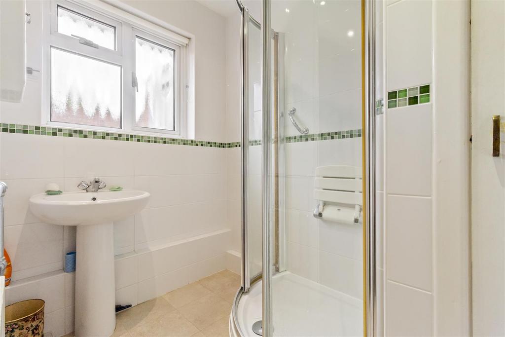 1 Midhurst Close-007.JPG