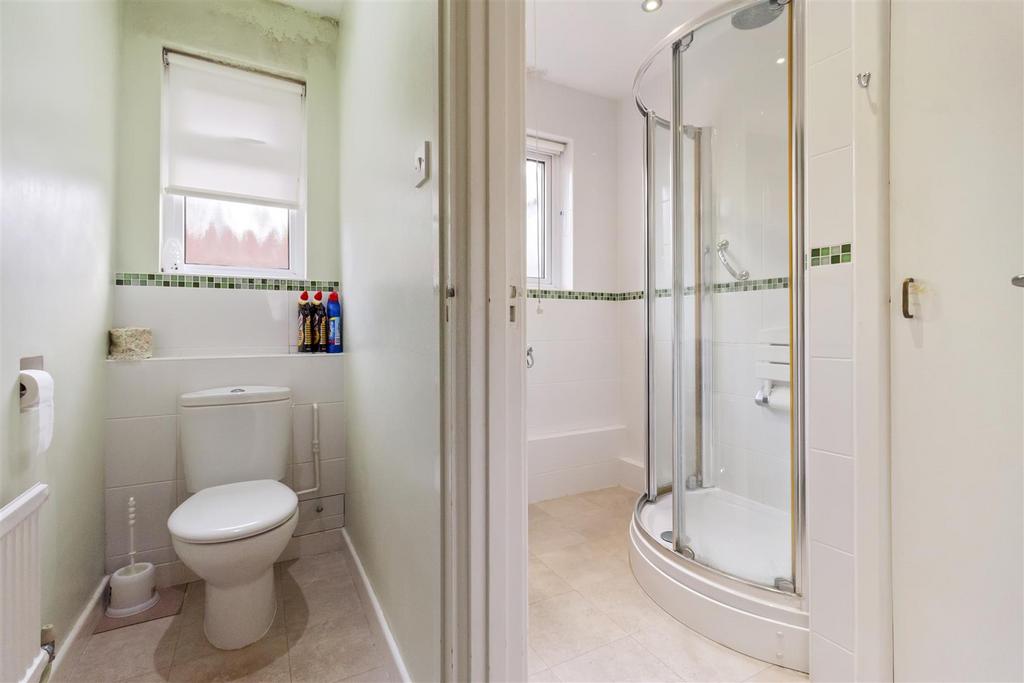 1 Midhurst Close-008.JPG