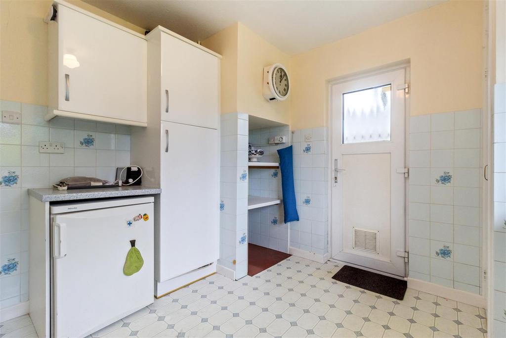 1 Midhurst Close-011.JPG