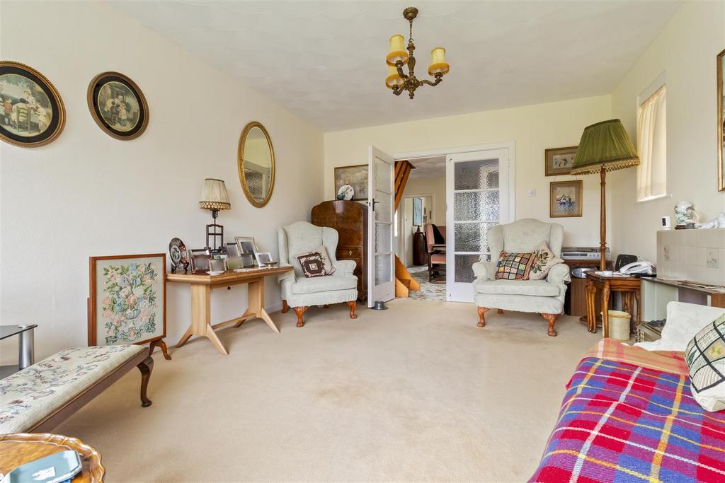 1 Midhurst Close-003.JPG