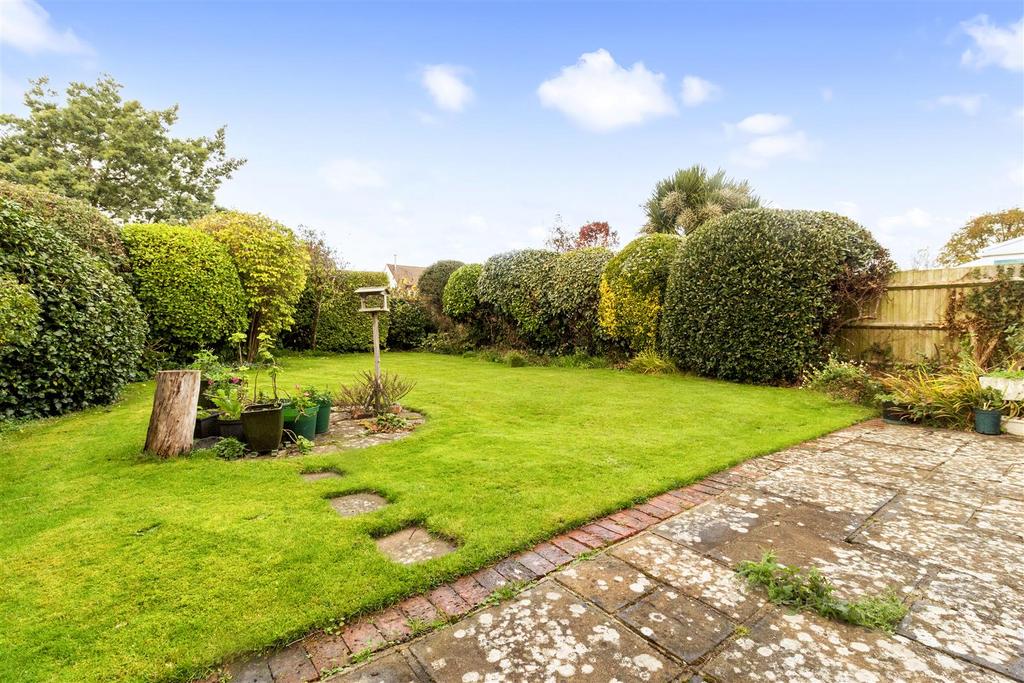 1 Midhurst Close-018.JPG