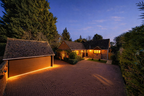 4 bedroom detached bungalow for sale, Place Lane, Sittingbourne ME9