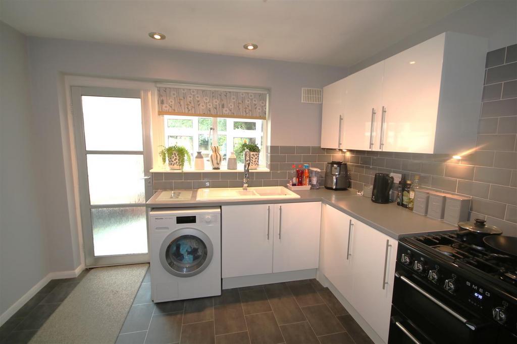 Kitchen b.JPG