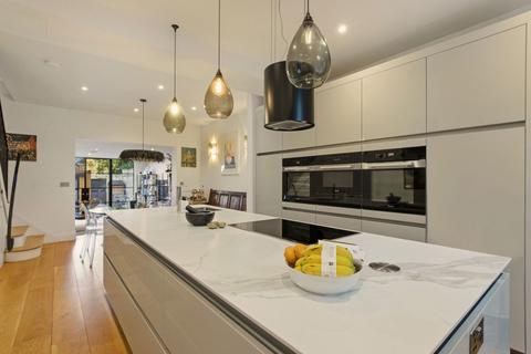 2 bedroom end of terrace house for sale, Wildwood Grove, London NW3