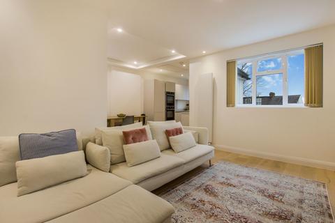 3 bedroom flat for sale, Golders Gardens, London NW11