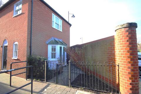 3 bedroom house to rent, Station Road West, Canterbury