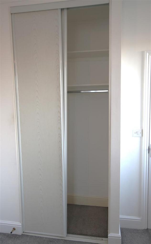 Bed 1 Wardrobe.JPG