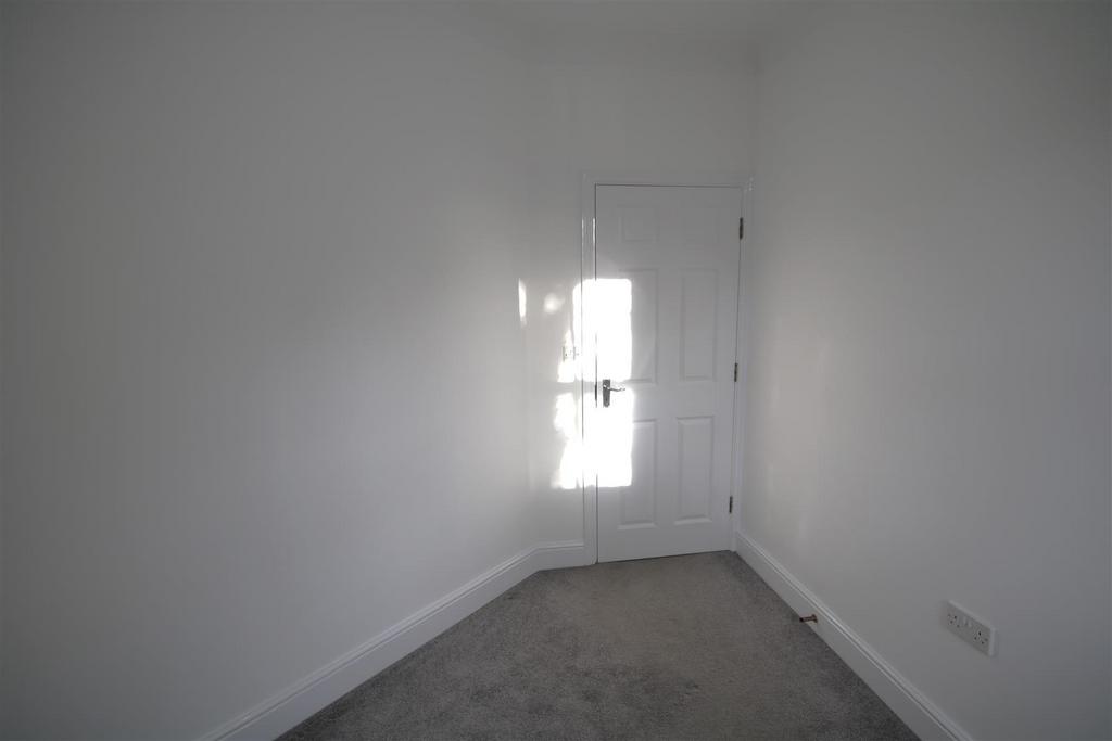 Bedroom 2b.JPG