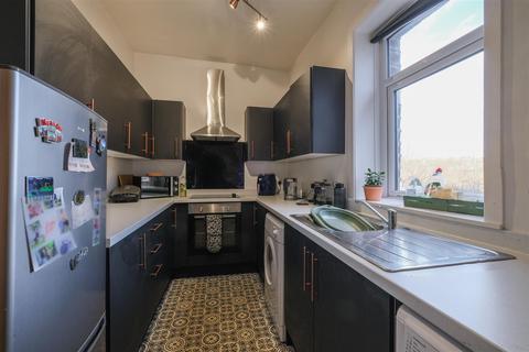 3 bedroom terraced house for sale, Barlbrough Place, Huddersfield, HD3