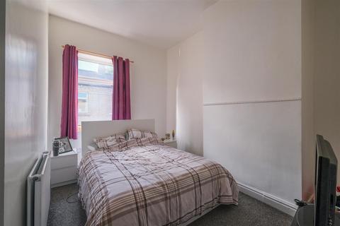 3 bedroom terraced house for sale, Barlbrough Place, Huddersfield, HD3