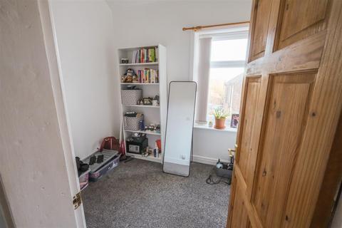 3 bedroom terraced house for sale, Barlbrough Place, Huddersfield, HD3