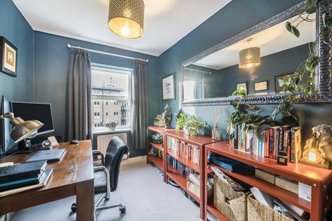 2 bedroom flat for sale, Crescent Lane, London SW4