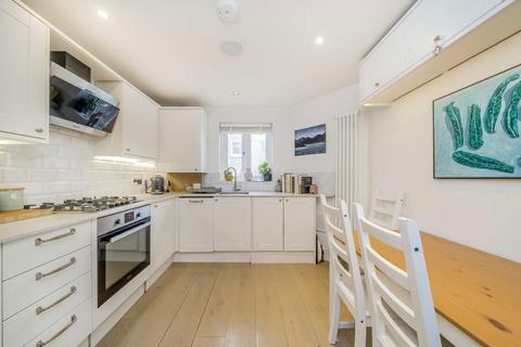 3 bedroom flat for sale, St. Luke's Avenue, London SW4