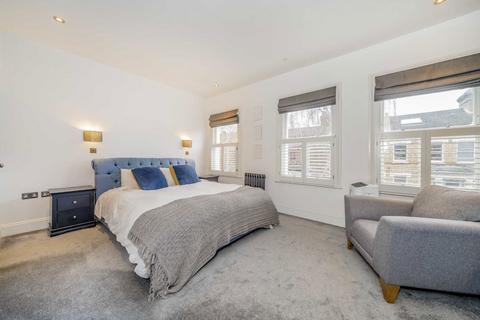 3 bedroom flat for sale, St. Luke's Avenue, London SW4