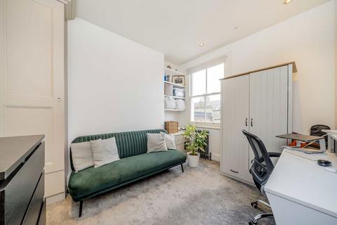 3 bedroom flat for sale, St. Luke's Avenue, London SW4