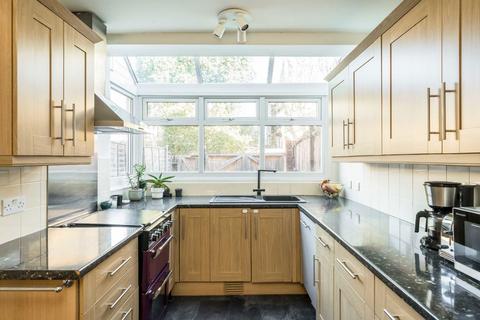 2 bedroom terraced house for sale, Haselrigge Road, London SW4