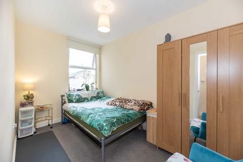 2 bedroom flat for sale, Beechdale Road, London SW2