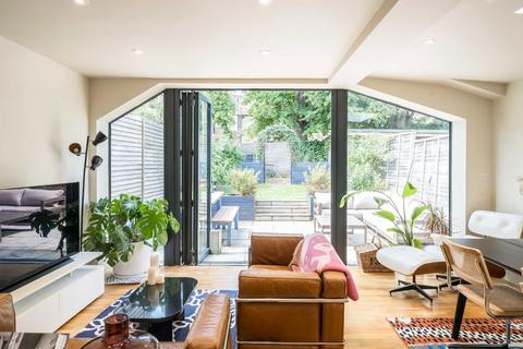 2 bedroom flat for sale, Leppoc Road, London SW4