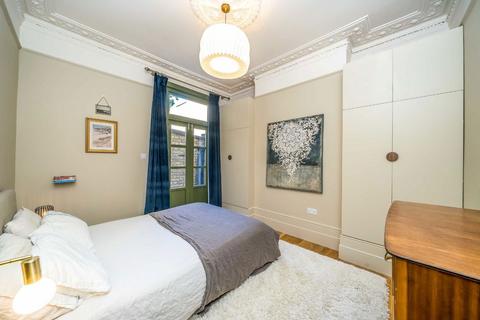 2 bedroom flat for sale, Leppoc Road, London SW4