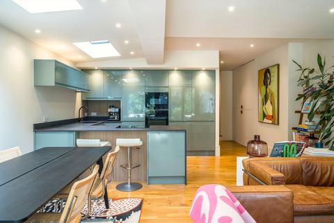 2 bedroom flat for sale, Leppoc Road, London SW4