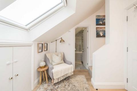 2 bedroom flat for sale, Cavendish Road, London SW12