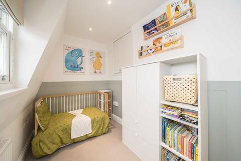 2 bedroom flat for sale, Cavendish Road, London SW12