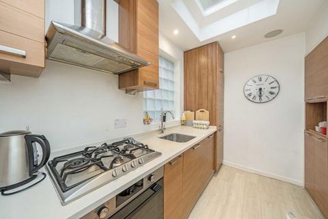 2 bedroom flat for sale, Tregothnan Road, London SW9