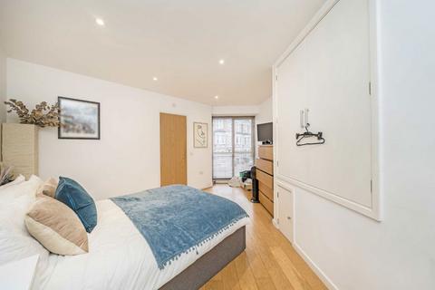 2 bedroom flat for sale, Tregothnan Road, London SW9