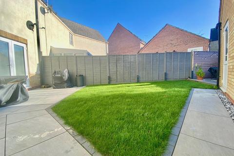 3 bedroom house for sale, Fleming Court, Peterborough