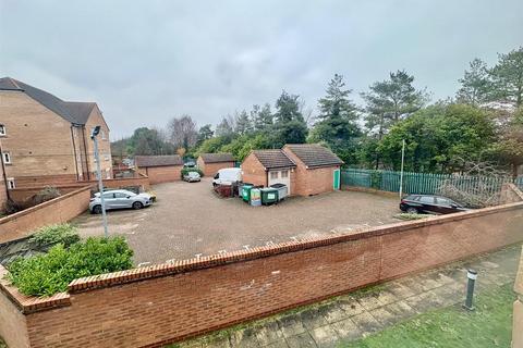 2 bedroom flat for sale, Queens Walk, Peterborough