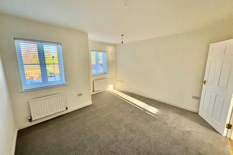 2 bedroom flat for sale, Queens Walk, Peterborough