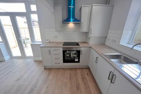 3 bedroom semi-detached house for sale, West Drive, Thornton FY5