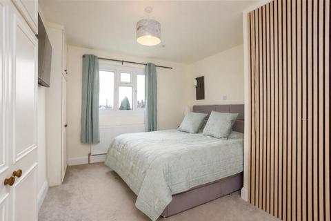 3 bedroom semi-detached house for sale, Shadwell Lane, Leeds LS17