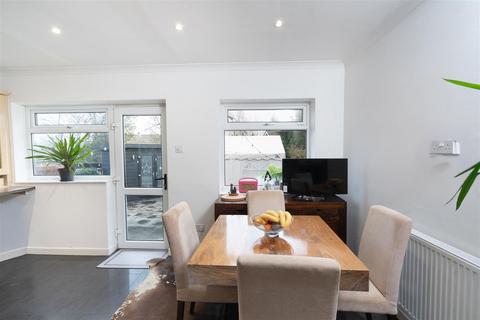 3 bedroom semi-detached house for sale, Primley Park Lane, Leeds LS17