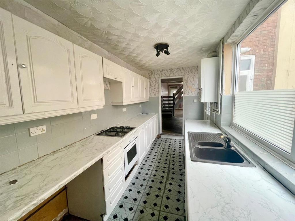 Kitchen 2.jpg