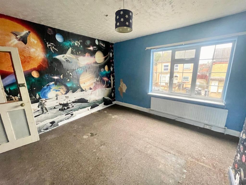 Bedroom 1.jpg