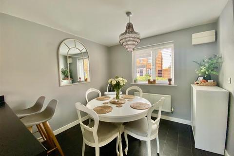 3 bedroom detached house for sale, Saxonbury Way, Peterborough
