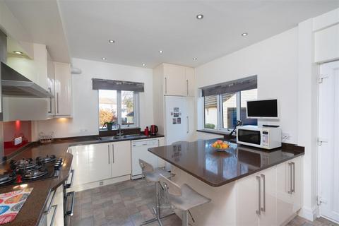 5 bedroom detached house for sale, Southfield Drive, Leeds LS17