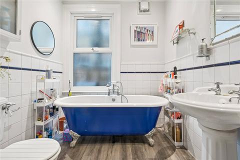 2 bedroom apartment for sale, Barmouth Road, SW18