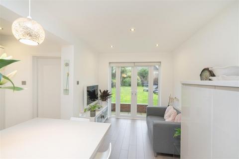 undefined, Mount Rise, Leeds LS17