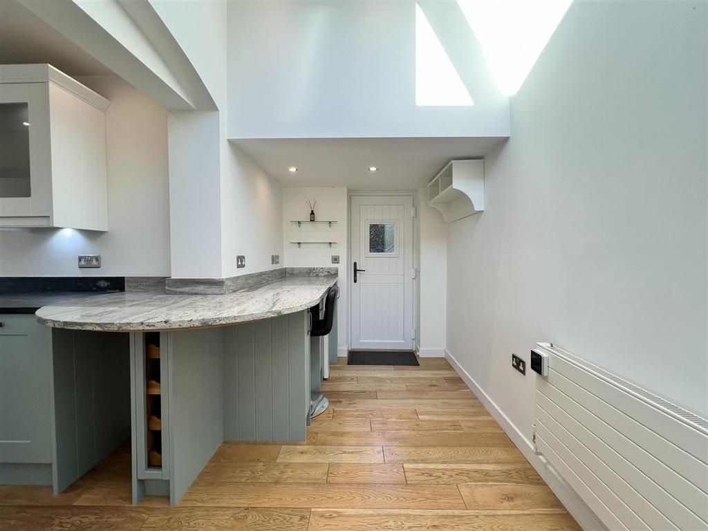 Kitchen 6.jpg