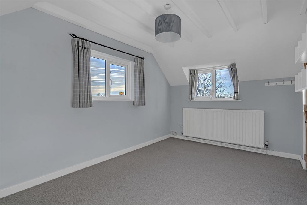 Bedroom 1.jpg