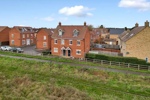 3 bedroom semi-detached house for sale, Torquay Close, Biggleswade SG18