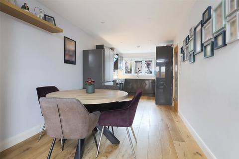 4 bedroom terraced house for sale, Claremont Road, Redhill, Surrey, RH1